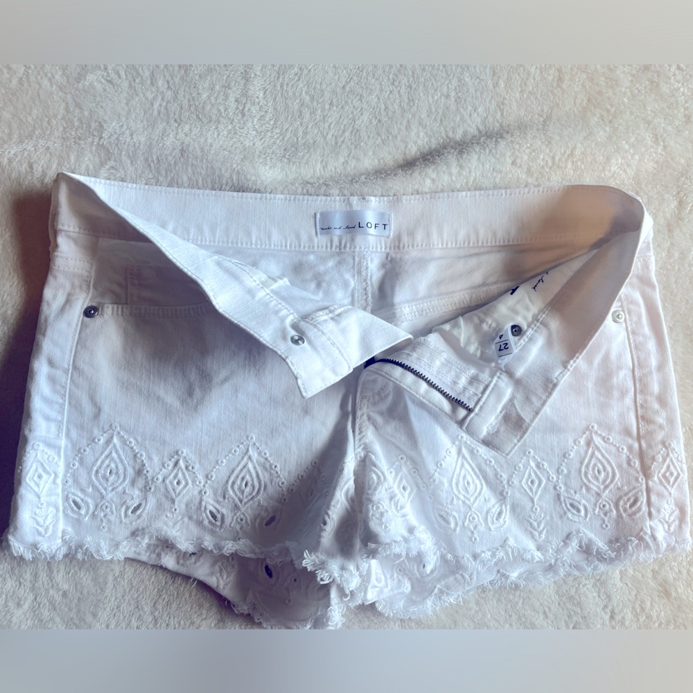 Loft size 4/27 white embroidered shorts